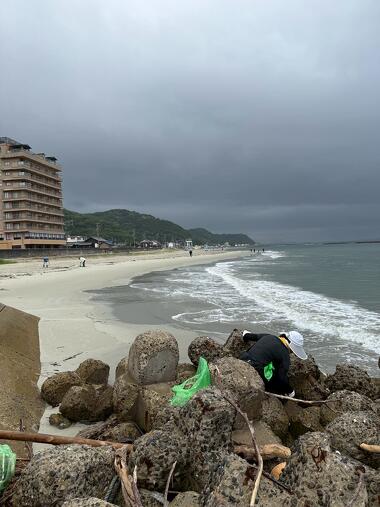 南知多山海海水浴場でゴミ拾い